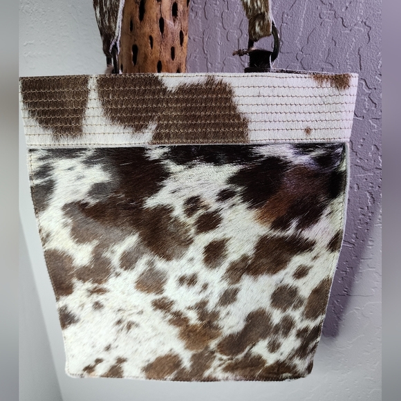 NEW The Shanty Corporation Hunter Cowhide Shoulder Tote - Picture 6 of 12